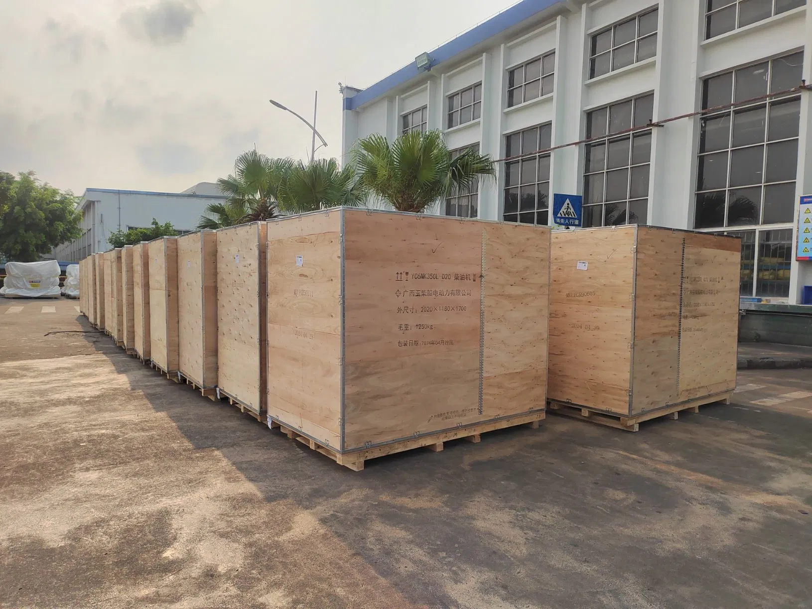 China Yuchai Marine Engine Yc6mk for Efficient Vessel Diesel Engine 260/280/300/320/330/350/410HP, 1500rpm/1800rpm/2100rpm